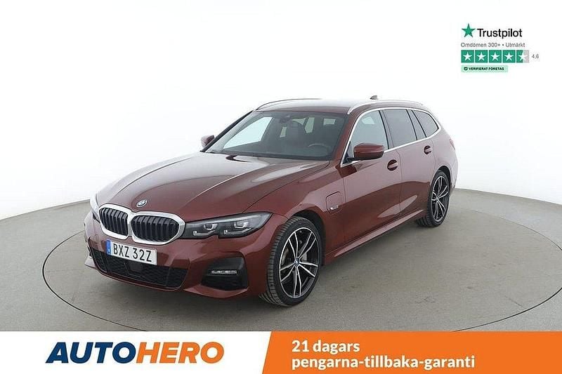 Röd Begagnad 2021 BMW 330e M Sport Kombi | 312 000 kr (Bra pris) - Bild 1/4