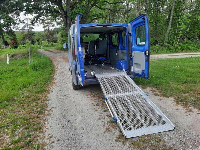 Blå Begagnad 2004 Opel Vivaro Van | 50 000 kr (Superpris) - Bild 1/4