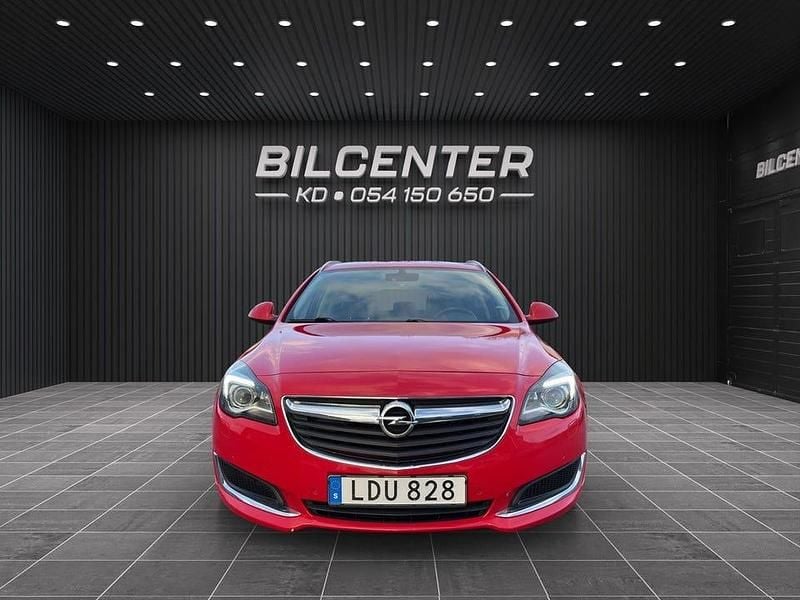 Begagnad Opel Insignia Business 170 HK (125 kW) 2015 Röd Kombi