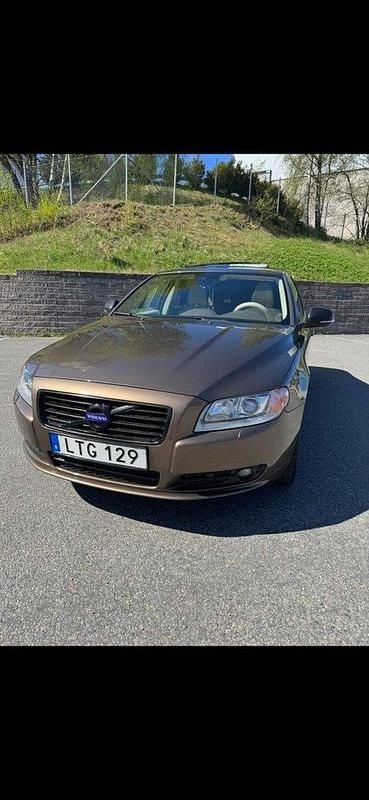 Brun Begagnad 2013 Volvo S80 Summum Sedan | 128 000 kr (Marknadspris) - Bild 1/4