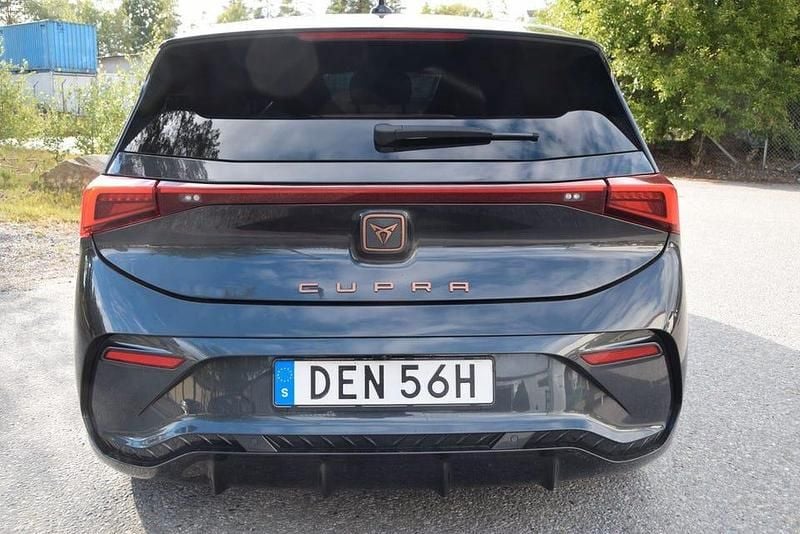 Begagnad Cupra Born 150 kW (204 HK) 2022 Mörkgrå (grå) Halvkombi