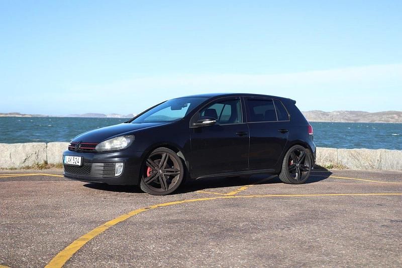 Svart Begagnad 2011 VW Golf VI GTI Halvkombi | 100 000 kr (Marknadspris) - Bild 1/4