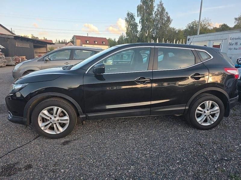 Svart Begagnad 2015 Nissan Qashqai SUV | 65 900 kr (Superpris) - Bild 1/4