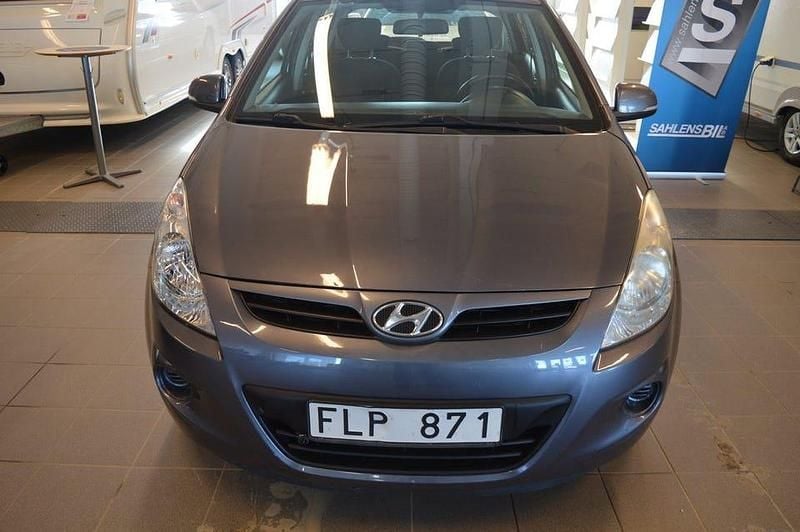 Begagnad Hyundai i20 Select 78 HK (57 kW) 2010 Mörkgrå Halvkombi