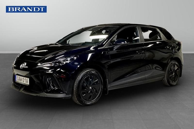 Begagnad MG MG4 EV 2023 Svart Halvkombi