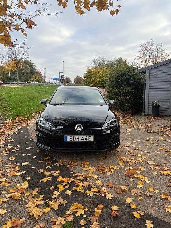 Begagnad VW Golf VIII GTE 204 HK (150 kW) 2020 Halvkombi