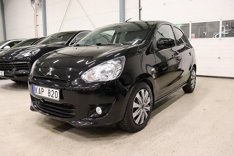 Svart Begagnad 2013 Mitsubishi Space Star Kombi | 74 800 kr (Marknadspris) - Bild 1/4