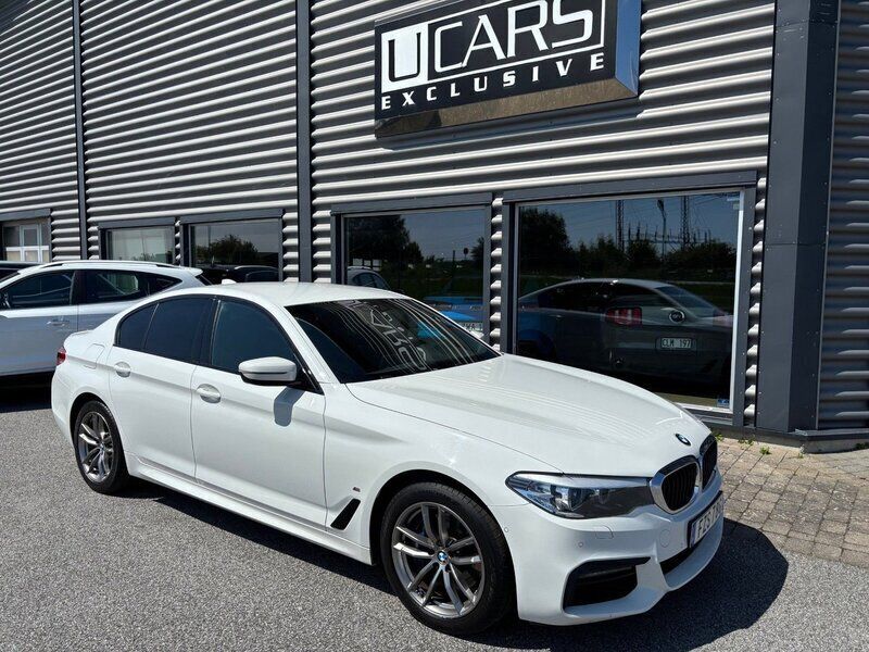Vit Begagnad 2019 BMW 530e iPerformance Sedan | 283 900 kr (Dyr) - Bild 1/4