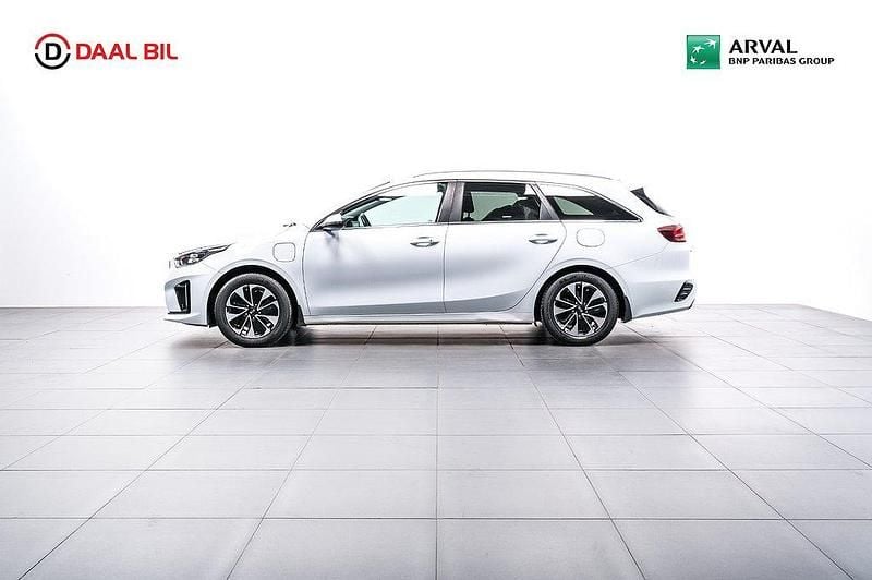 Vit Begagnad 2021 Kia Ceed Sportswagon Advance Kombi | 189 700 kr (Bra pris) - Bild 1/4