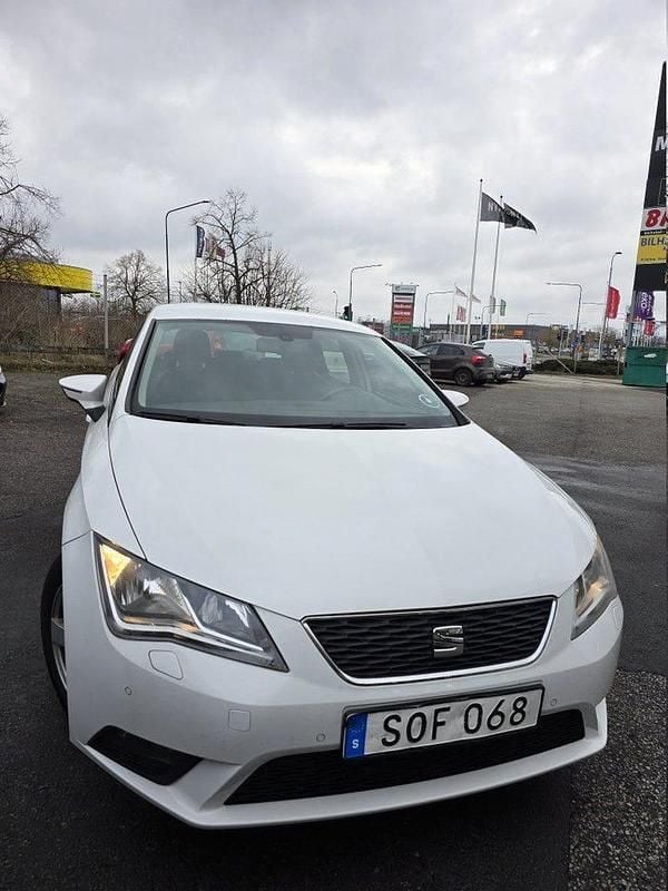 Begagnad Seat Leon Style 105 HK (77 kW) 2014 Vit Halvkombi