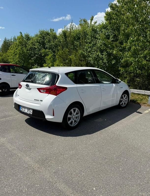 Begagnad 2013 Toyota Auris Hybrid | 82 000 kr (Marknadspris) - Bild 1/4