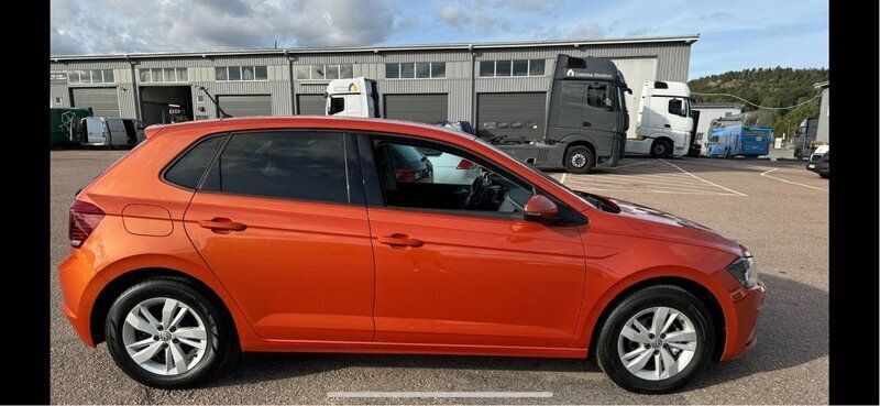Orange Begagnad 2018 VW Polo Halvkombi | 134 500 kr (Marknadspris) - Bild 1/1