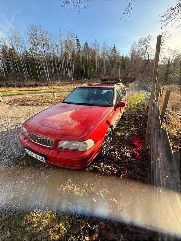 Begagnad 1998 Volvo V70 Kombi | 19 000 kr (Lite dyr) - Bild 1/4