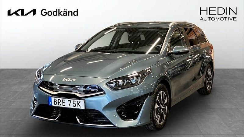 Grå Begagnad 2023 Kia Ceed Advance Halvkombi | 284 900 kr (Marknadspris) - Bild 1/4