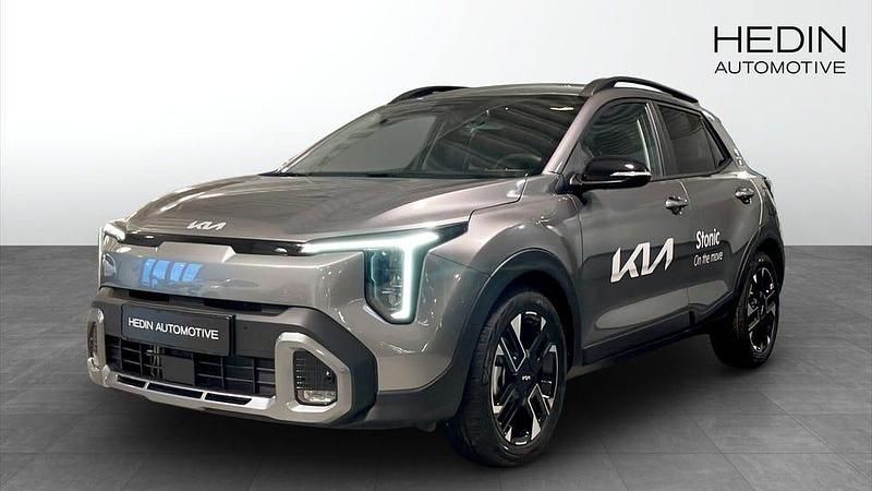 Grå Begagnad 2025 Kia Stonic GT SUV | 259 900 kr - Bild 1/4