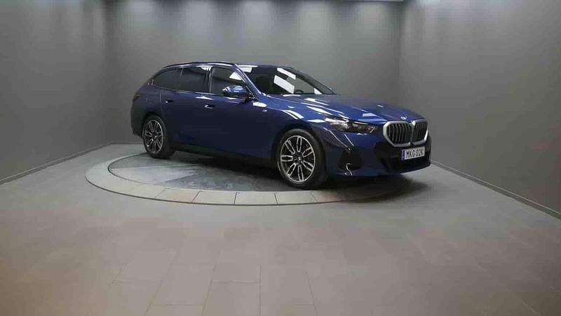 Blå Begagnad 2025 BMW 520 Kombi | 569 000 kr - Bild 1/1