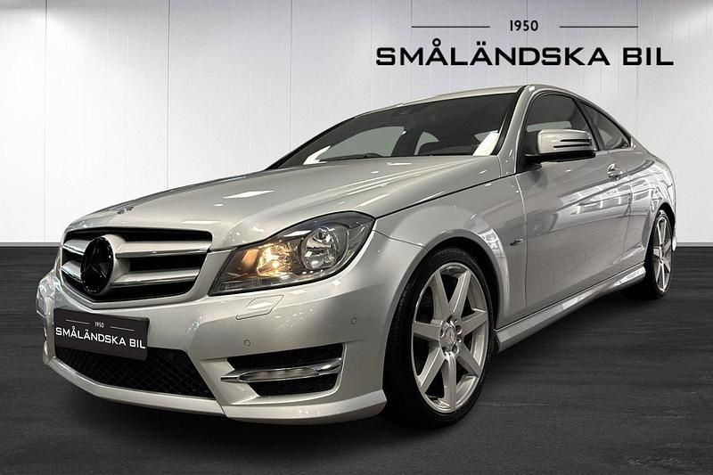 Silver Begagnad 2011 Mercedes C180 AMG Sportkupé | 139 000 kr (Lite dyr) - Bild 1/4