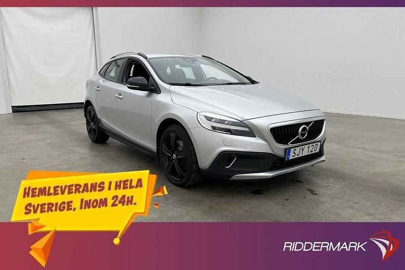Silver Begagnad 2018 Volvo V40 CC Momentum Kombi | 174 900 kr (Marknadspris) - Bild 1/3
