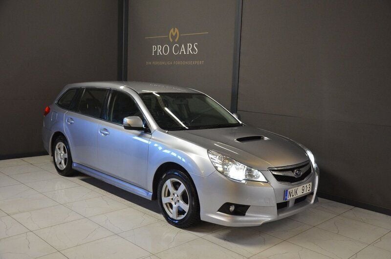 Silver Begagnad 2012 Subaru Legacy Kombi | 49 900 kr (Bra pris) - Bild 1/4