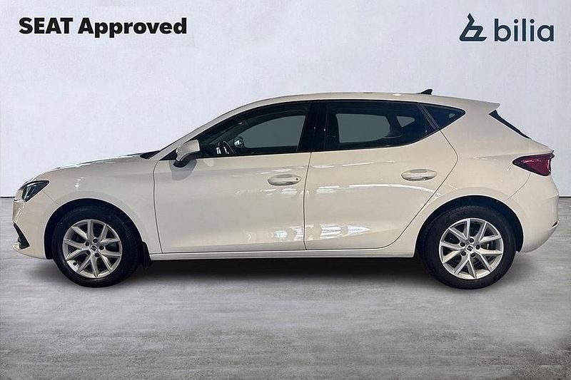 Vit Begagnad 2020 Seat Leon Style Halvkombi | 159 900 kr (Marknadspris) - Bild 1/3