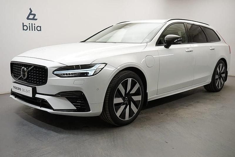 Vit Begagnad 2024 Volvo V90 Plus Kombi | 479 900 kr (Marknadspris) - Bild 1/3