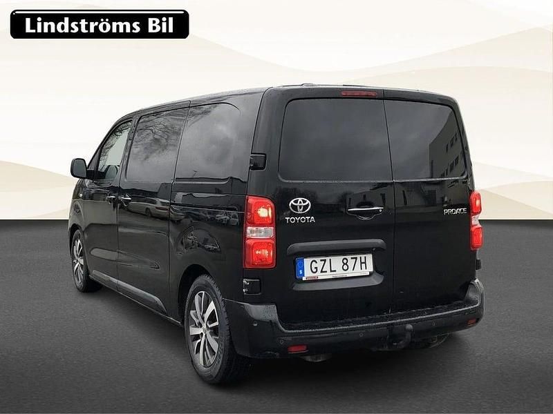 Begagnad Toyota Proace 121 HK (88 kW) 2019 Svart Minibuss