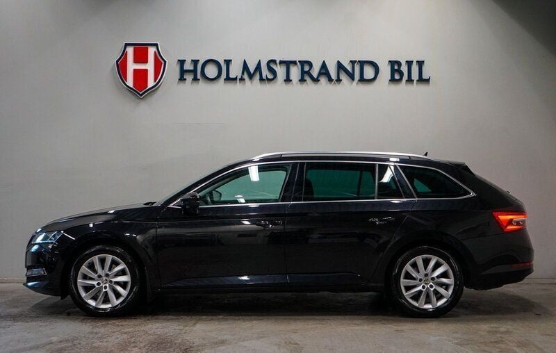Svart Begagnad 2022 Skoda Superb Business Line Kombi | 339 900 kr (Bra pris) - Bild 1/4