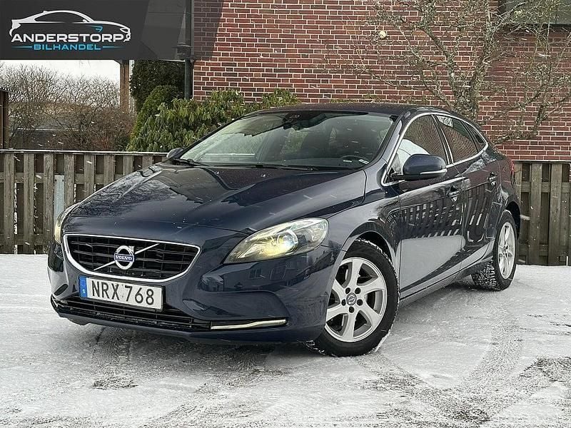 Blå Begagnad 2014 Volvo V40 Halvkombi | 119 900 kr (Marknadspris) - Bild 1/4