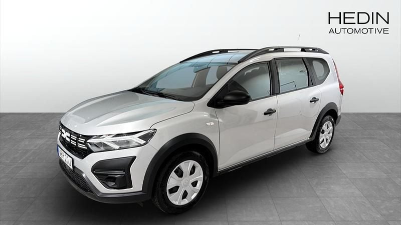 Grå Begagnad 2023 Dacia Jogger Minibuss | 169 000 kr (Marknadspris) - Bild 1/4