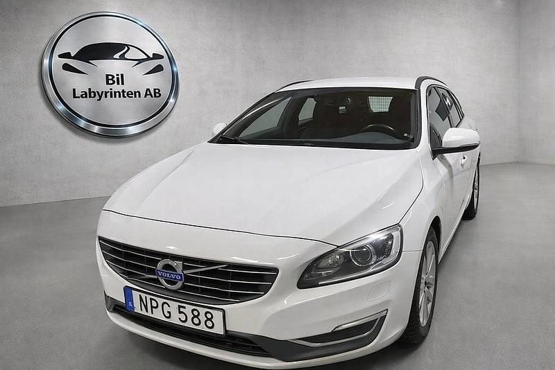 Vit Begagnad 2014 Volvo V60 Momentum Kombi | 98 800 kr (Bra pris) - Bild 1/4