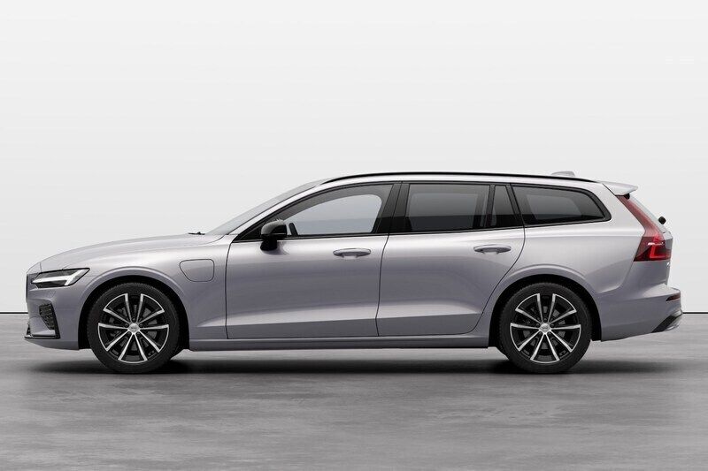 Silver Ny 2025 Volvo V60 Plus Kombi | 569 400 kr (Dyr) - Bild 1/4