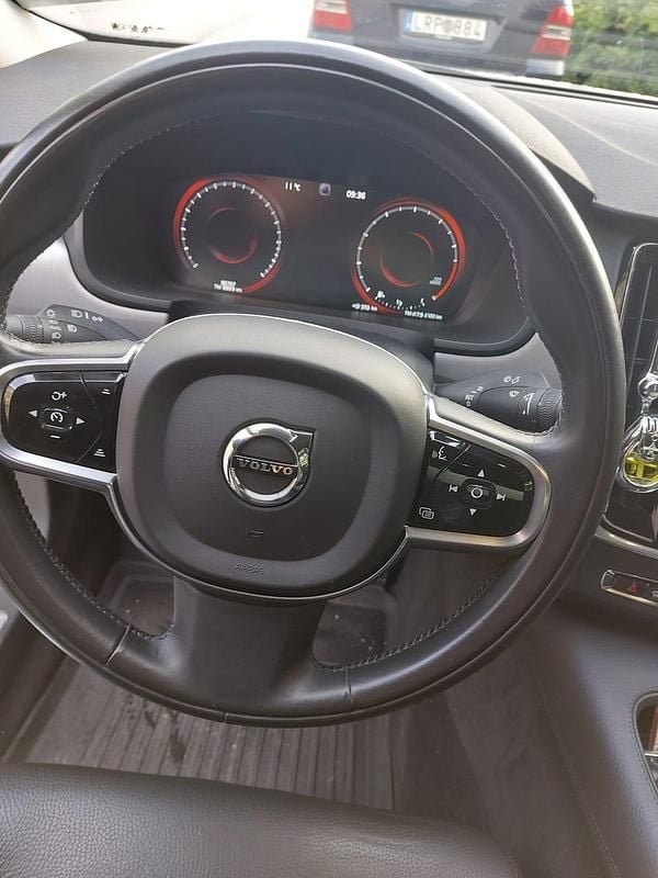 Begagnad Volvo S90 Momentum 190 HK (139 kW) 2020 Grå Sedan