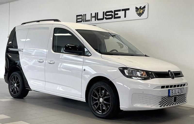 Vit Begagnad 2021 VW Caddy Minibuss | 199 900 kr - Bild 1/4