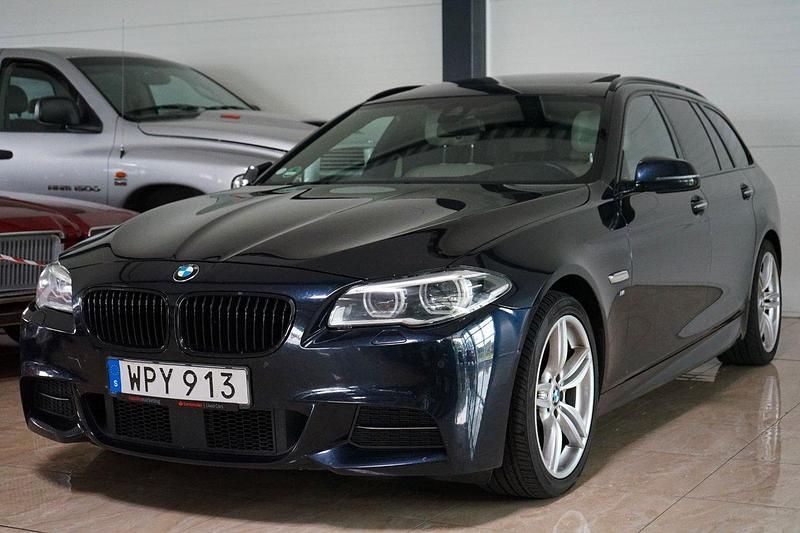 Svart Begagnad 2016 BMW 530 M Sport Kombi | 209 500 kr (Dyr) - Bild 1/4