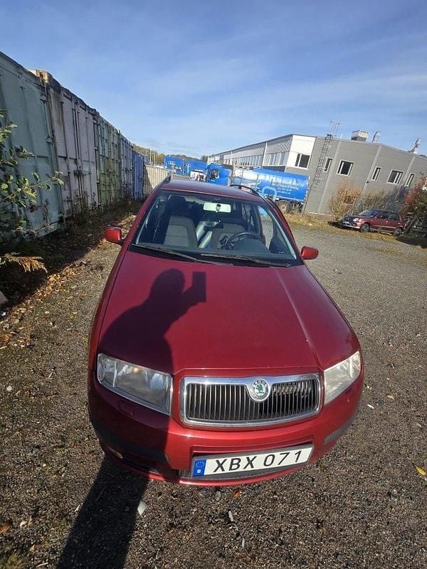 Röd Begagnad 2006 Skoda Fabia Kombi | 12 500 kr (Marknadspris) - Bild 1/4