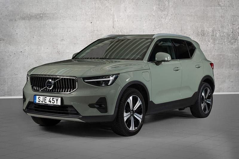 Grön Begagnad 2023 Volvo XC40 Plus SUV | 389 000 kr (Marknadspris) - Bild 1/4