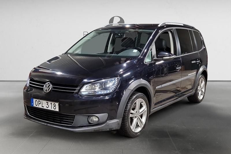 Svart Begagnad 2015 VW Touran Cross Minibuss | 114 900 kr - Bild 1/4