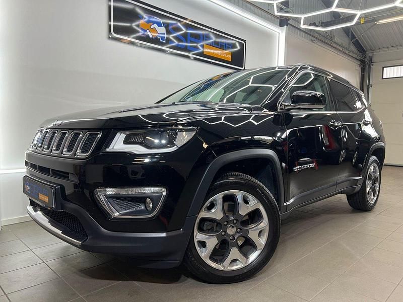 Svart Begagnad 2017 Jeep Compass Limited SUV | 174 900 kr (Lite dyr) - Bild 1/4