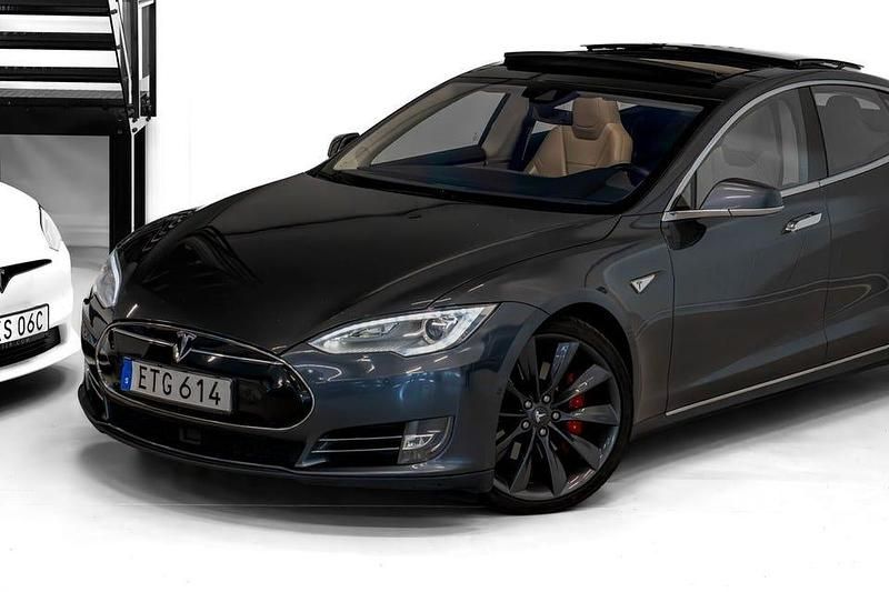 Begagnad Tesla Model S 375 kW (511 HK) 2015 Grå Halvkombi