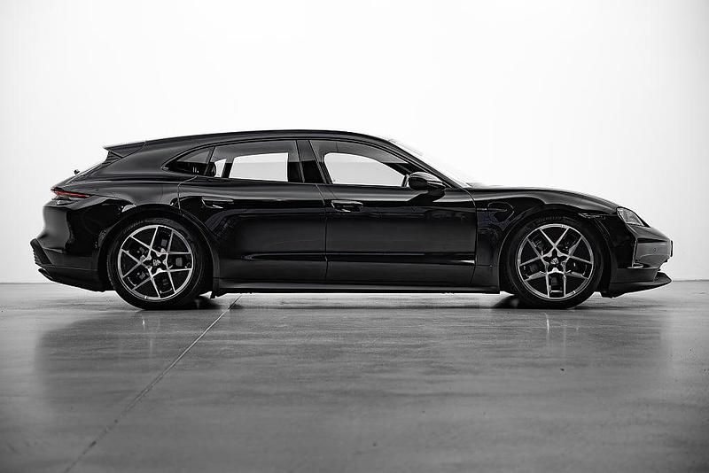 Begagnad Porsche Taycan Performance Package 319 kW (435 HK) 2024 Svart Kombi