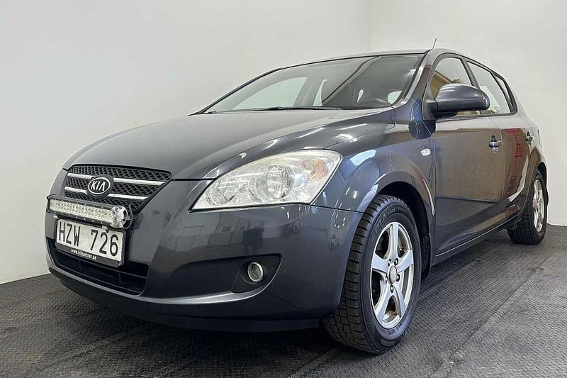 Grå Begagnad 2008 Kia Ceed 4 Halvkombi | 39 900 kr (Bra pris) - Bild 1/4