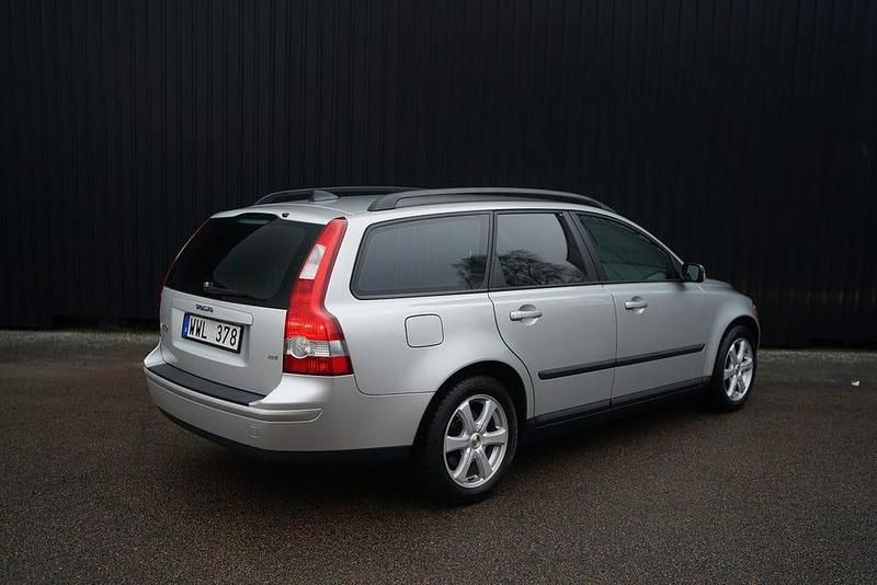 Begagnad Volvo V50 140 HK (102 kW) 2005 Ljusgrå Kombi