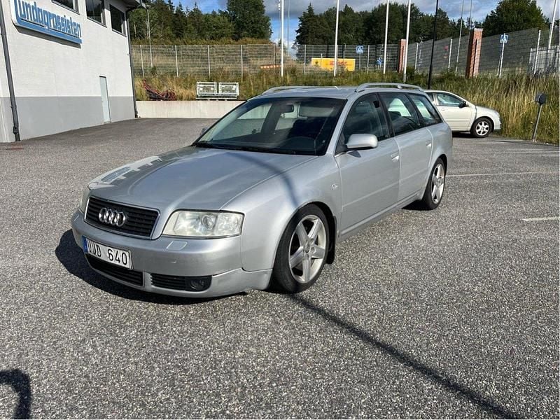 Silver Begagnad 2004 Audi A6 Comfort Kombi | 20 000 kr (Marknadspris) - Bild 1/4