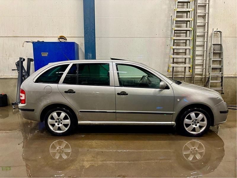 Brun Begagnad 2008 Skoda Fabia Kombi | 15 000 kr (Marknadspris) - Bild 1/4