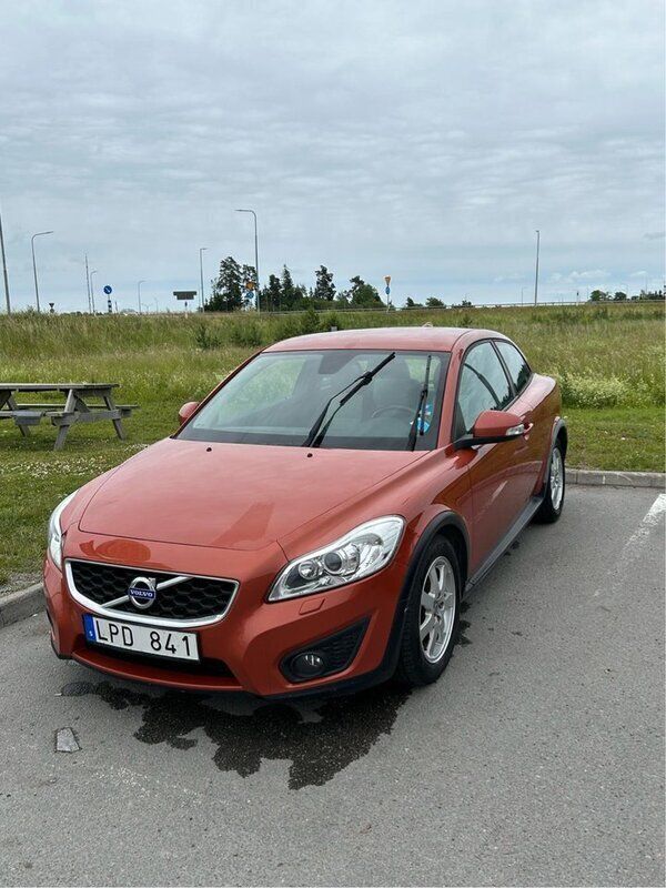 Orange Begagnad 2011 Volvo C30 Momentum Halvkombi | 39 900 kr (Superpris) - Bild 1/4