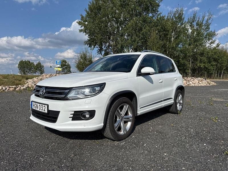 Vit Begagnad 2015 VW Tiguan R-line SUV | 188 000 kr (Marknadspris) - Bild 1/4