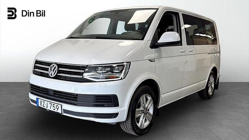 Vit (oryxvit pärlemoeffekt) Begagnad 2017 VW Multivan Van | 279 000 kr (Marknadspris) - Bild 1/4