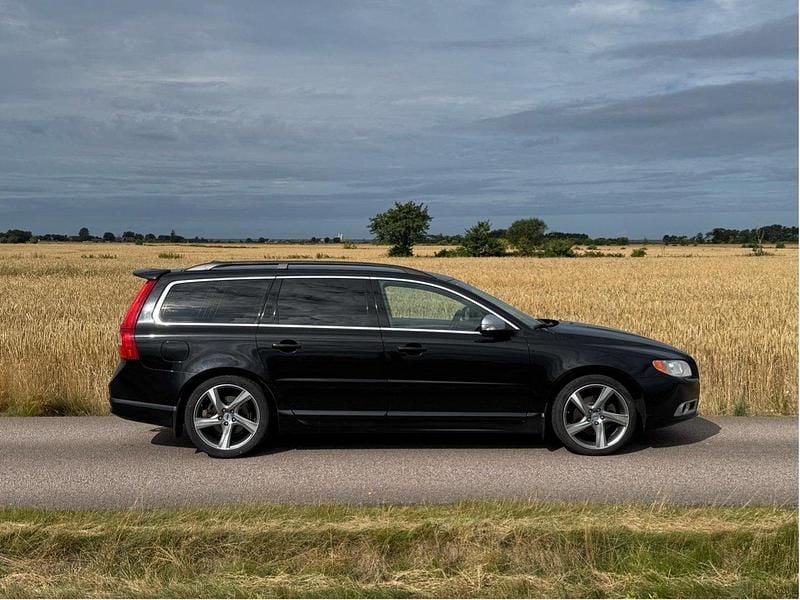 Svart Begagnad 2011 Volvo V70 Momentum Kombi | 77 500 kr - Bild 1/4