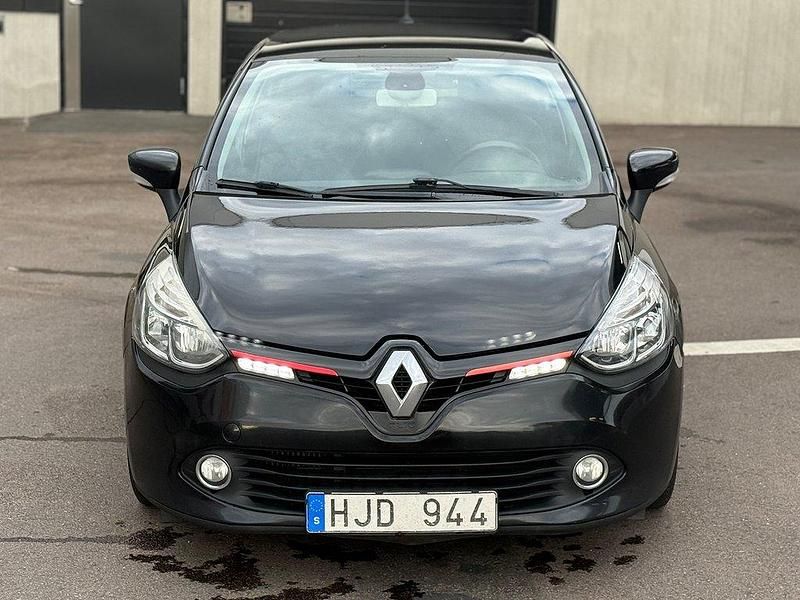 Svart Begagnad 2012 Renault Clio IV Halvkombi | 45 000 kr (Marknadspris) - Bild 1/4