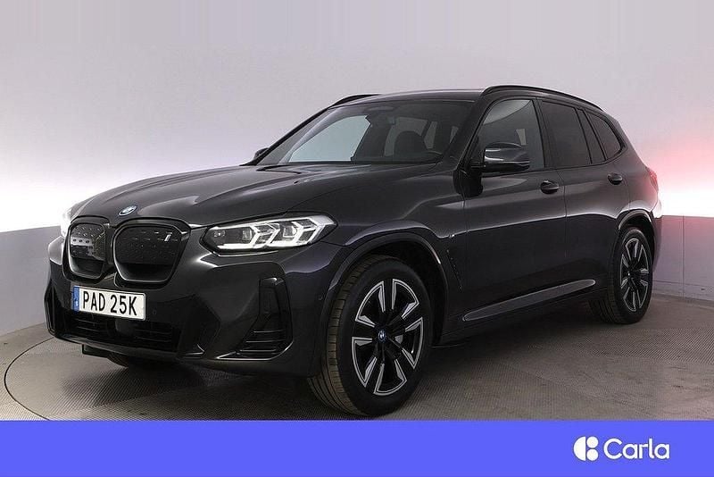 Grå Begagnad 2022 BMW iX3 M Sport SUV | 474 900 kr (Marknadspris) - Bild 1/4